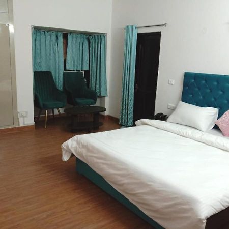 Jay Ally - Boutique Hotel New Delhi Bagian luar foto