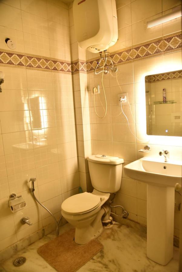 Jay Ally - Boutique Hotel New Delhi Bagian luar foto