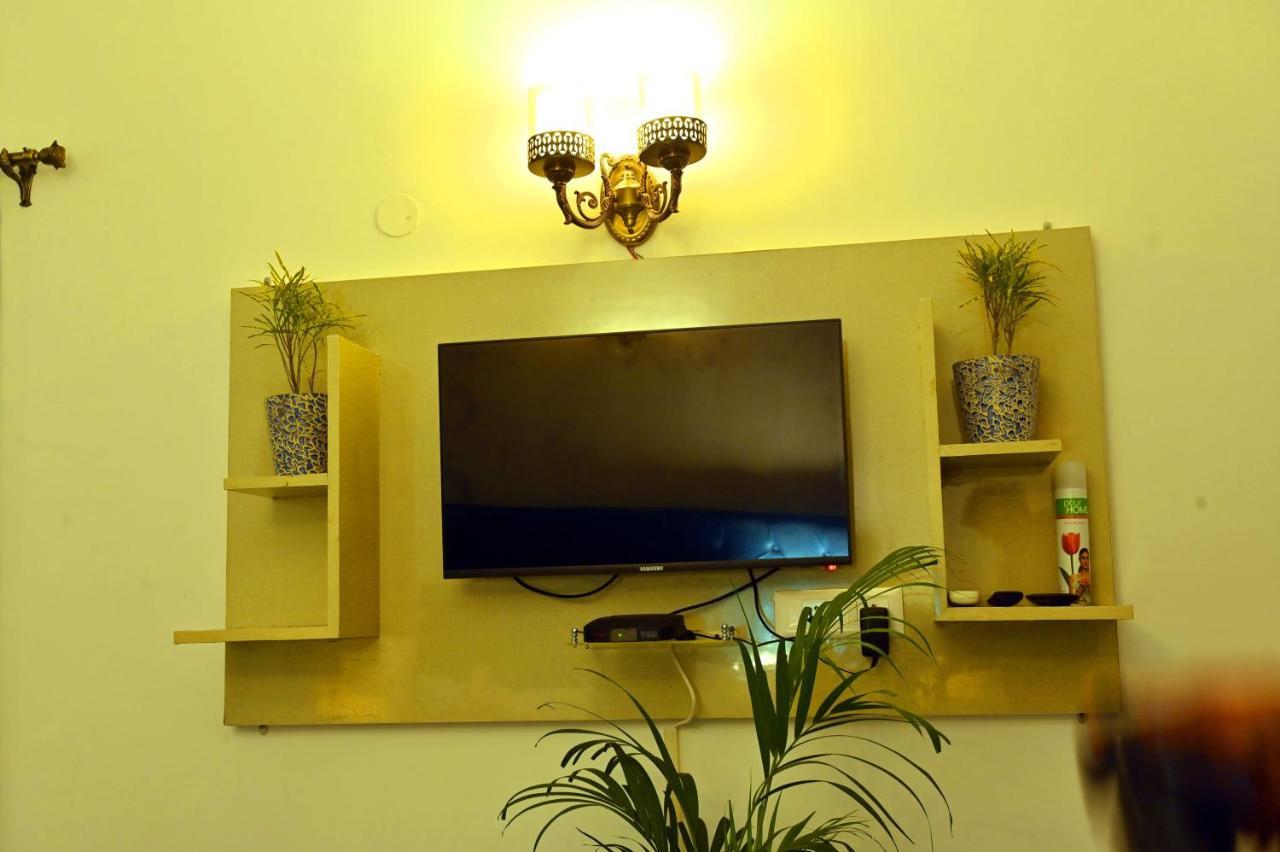 Jay Ally - Boutique Hotel New Delhi Bagian luar foto